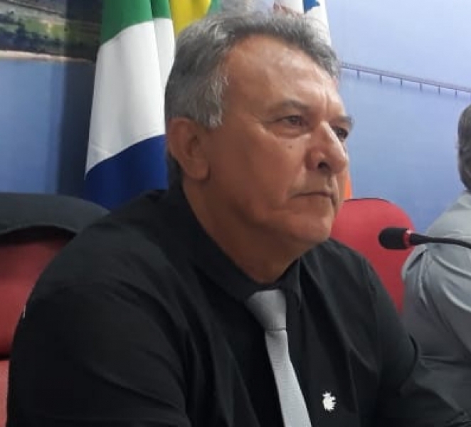Vereador Alaor parabenizou o prefeito Robinho pelo projeto para criação de cargos para efetivação dos servidores na educ