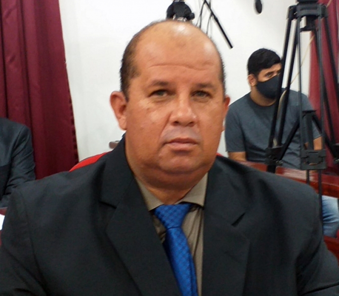 Gilberto Carrapicho solicita alargamento de rua e construção de lombada