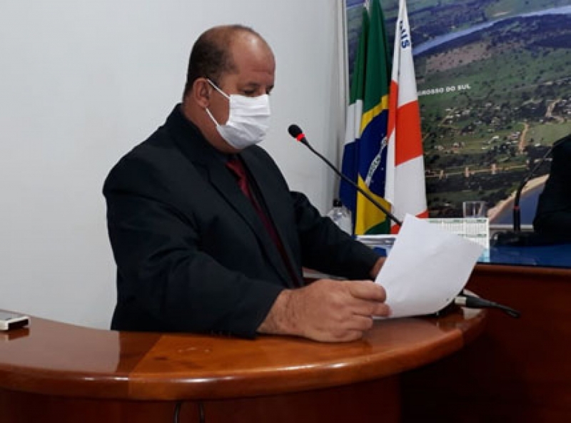 Gilberto Carrapicho pede agilidade ao Setor de Licitação