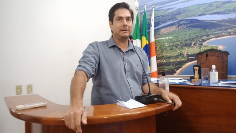 Marcio Galdino cobra regularização do contrato com a Sanesul 