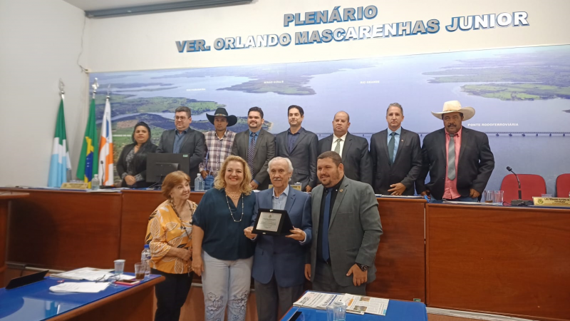 Dr. Vilson Bernardes de Melo é homenageado pela Câmara Municipal 