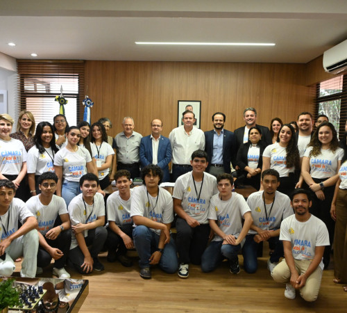 Câmara Vai à Escola amplia conhecimento e fortalece diálogo em visita a órgãos estaduais