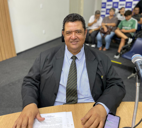 Maurão apresenta pacote de indicações em benefício da população