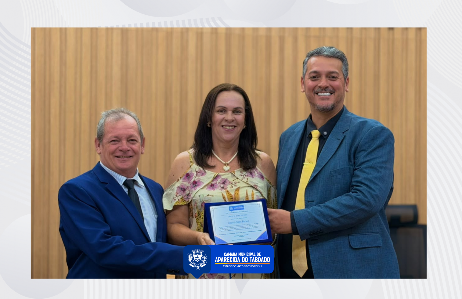 Vereadores apresentam Mo&ccedil;&atilde;o de Congratula&ccedil;&otilde;es &agrave; diretora Andr&eacute;ia Castro Barboza por avan&ccedil;os na educa&ccedil;&atilde;o municipal
