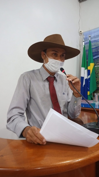 Fernando Taturana cobra conclusão de reformas no município